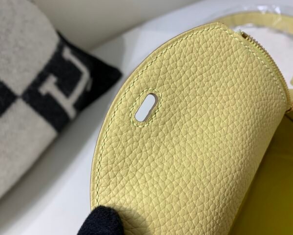Lindy Price 19CM 1Z Jaune Poussin Togo Leather Gold Hardware