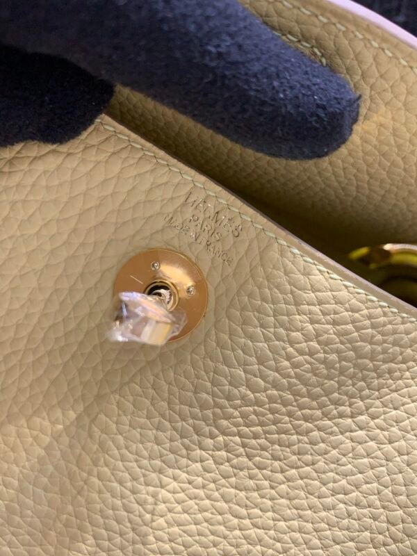 Lindy Price 19CM 1Z Jaune Poussin Togo Leather Gold Hardware