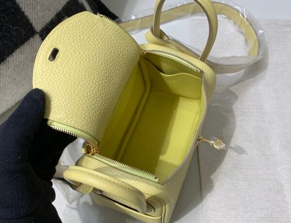 Lindy Price 19CM 1Z Jaune Poussin Togo Leather Gold Hardware