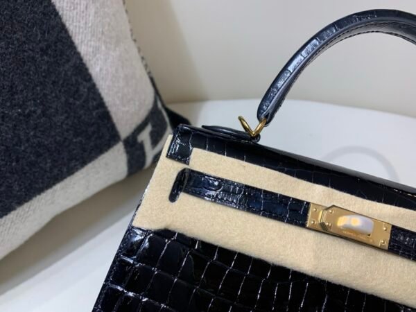 International Express 89 Nior Kelly 25CM Niloticus Leather Gold Hardware