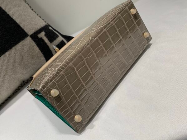 Kelly 28CM New Arrival 81 Gris Tourterelle 6Q Vert Emeraude Porosus Leather GHW