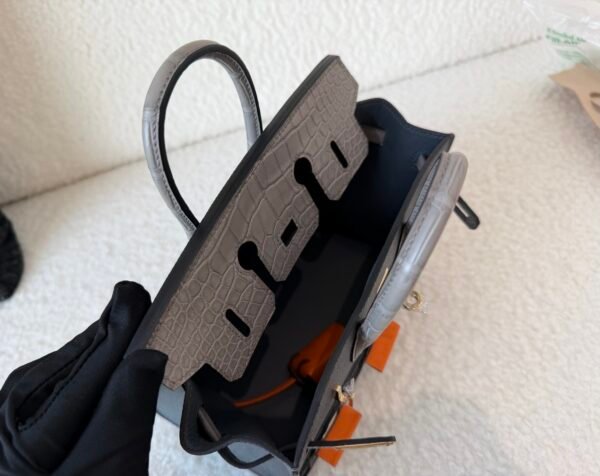 wsxc1778167590889_8 Birkin 20 House H0 Gris misty 0V Gris Ciment 89 Noir (Black) 93 Orange 10 Craie Matte Alligator Epsom Swift Full Handmade